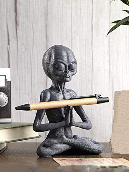 Meditation Alien Statue Resin Artwork Sculpture Buddha Meditation Alien Yoga Statue Art Decoration for Home or Office Garden Ornament, Alien Design Gardening Lawn Ornament For Outdoor