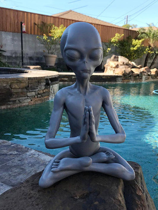 Meditation Alien Statue Resin Artwork Sculpture Buddha Meditation Alien Yoga Statue Art Decoration for Home or Office Garden Ornament, Alien Design Gardening Lawn Ornament For Outdoor